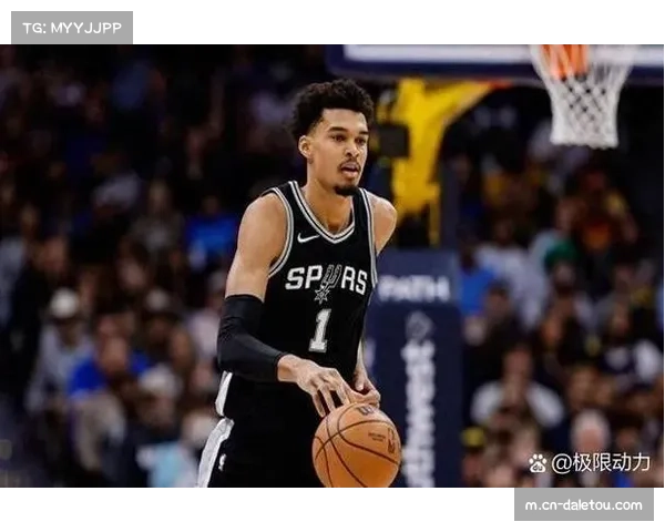 文班亚马轰下24分15板领衔马刺火力全开大胜猛龙121比103